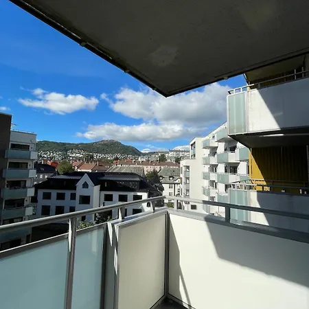 New, Cozy With Private Balcony Lägenhet *